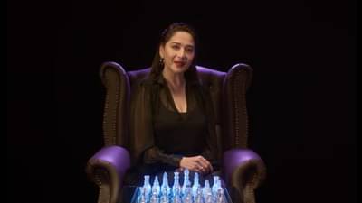 Aarya Season 2 | माधुरी दीक्षितने सांगितली सुष्मिता सेनची सर्वात मोठी कमजोरी, समोर आणला आर्याचा थरारक प्रवास