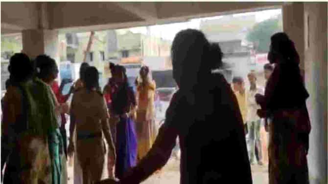 तृतीयपंथियांनी औरंगाबादेत अंगावर ओतले रॉकेल, त्रास देणाऱ्या गुरुवर कारवाई करा, अन्यथा इच्छामरण देण्याची मागणी