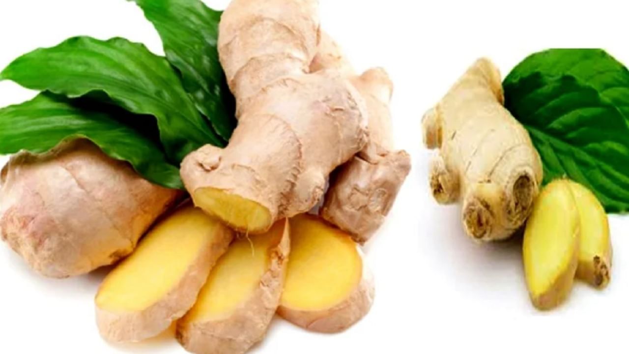 जर आपल्याला अंगदुखीचा त्रास होत असेल तर आपण एका बादलीत पाणी गरम करून त्यात एक चमचा ताजे आले कापून टाका. त्याच पाण्याने अंघोळ करा. यामुळे अंगदुखीची समस्या दूर होण्यास मदत मिळेल.