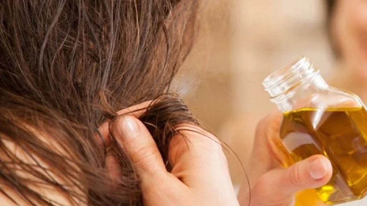 तेल लावल्याने टाळूमध्ये रक्ताभिसरण सुधारते. केसांच्या मुळाशी असलेले क्यूटिकल मजबूत केल्याने केस गळती थांबण्यास मदत होते. 