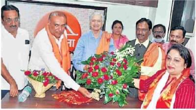 राज ठाकरेंच्या दौऱ्याआधीच औरंगाबाद मनसेत भूकंप! पदाधिकारी शिवसेनेत, देसाई म्हणतात मनसे म्हणजे गळकं घर!