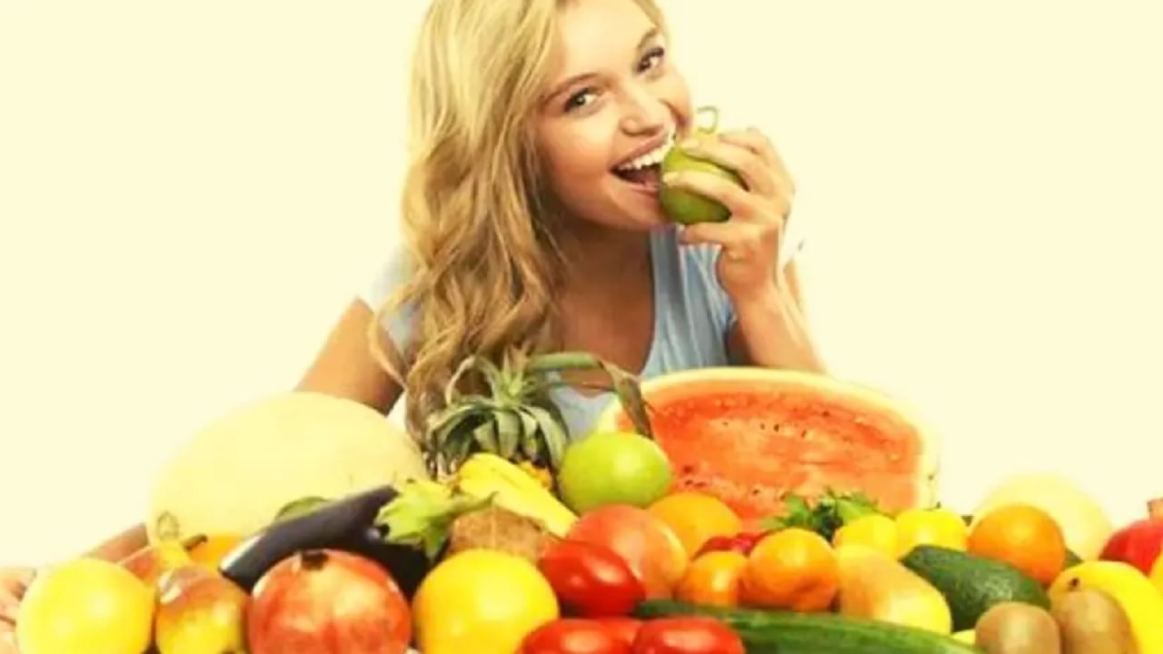 नेहमी फळे खाताना एकटेच खा. जेवण किंवा नाश्त्यामध्ये फळांचा समावेश करू नका. फळे खाल्ल्यानंतर 45 मिनिटे काहीही खाऊ नका. 