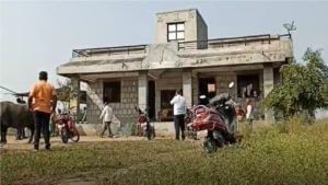 Ahmednagar Robbery | तिघा वृद्धांना बेदम मारहाण, सोन्याच्या दागिन्यांची लूट, नगरमध्ये सहा दरोडेखोरांचा हैदोस
