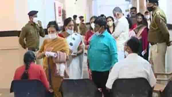Nagpur MLC voting | 560 पैकी 554 मतदारांनी केले मतदान, एक ठरला अपात्र; कौल कुणाच्या बाजूनं?