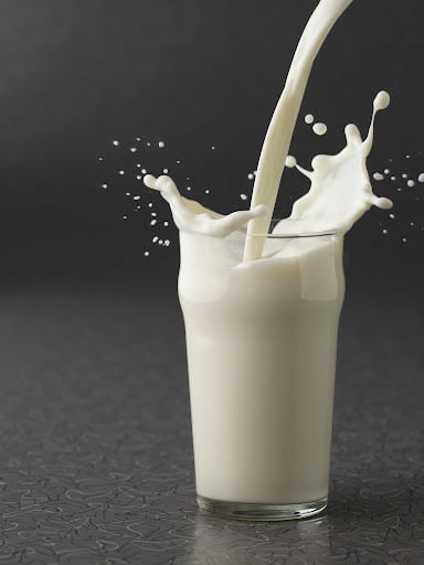 कच्चे दूध पिण्याचे हे धोके माहिती आहेत काय? वेळीच सावध व्हा...