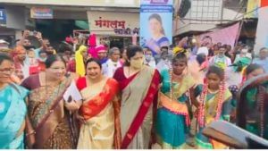 Rupali Chakankar Dance Video : आदिवासी महिलांच्या स्वागतानं रुपाली चाकणकर भारवल्या, पारंपारिक नृत्यावर धरला ठेका