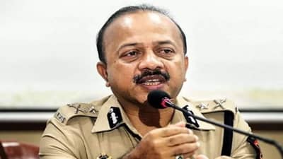 आयपीएस देवेन भारतीविरोधात गुन्हा दाखल, भाजप नेत्याच्या बांगलादेशी पत्नीचं प्रकरण, एका एसीपीविरोधातही एफआयआर