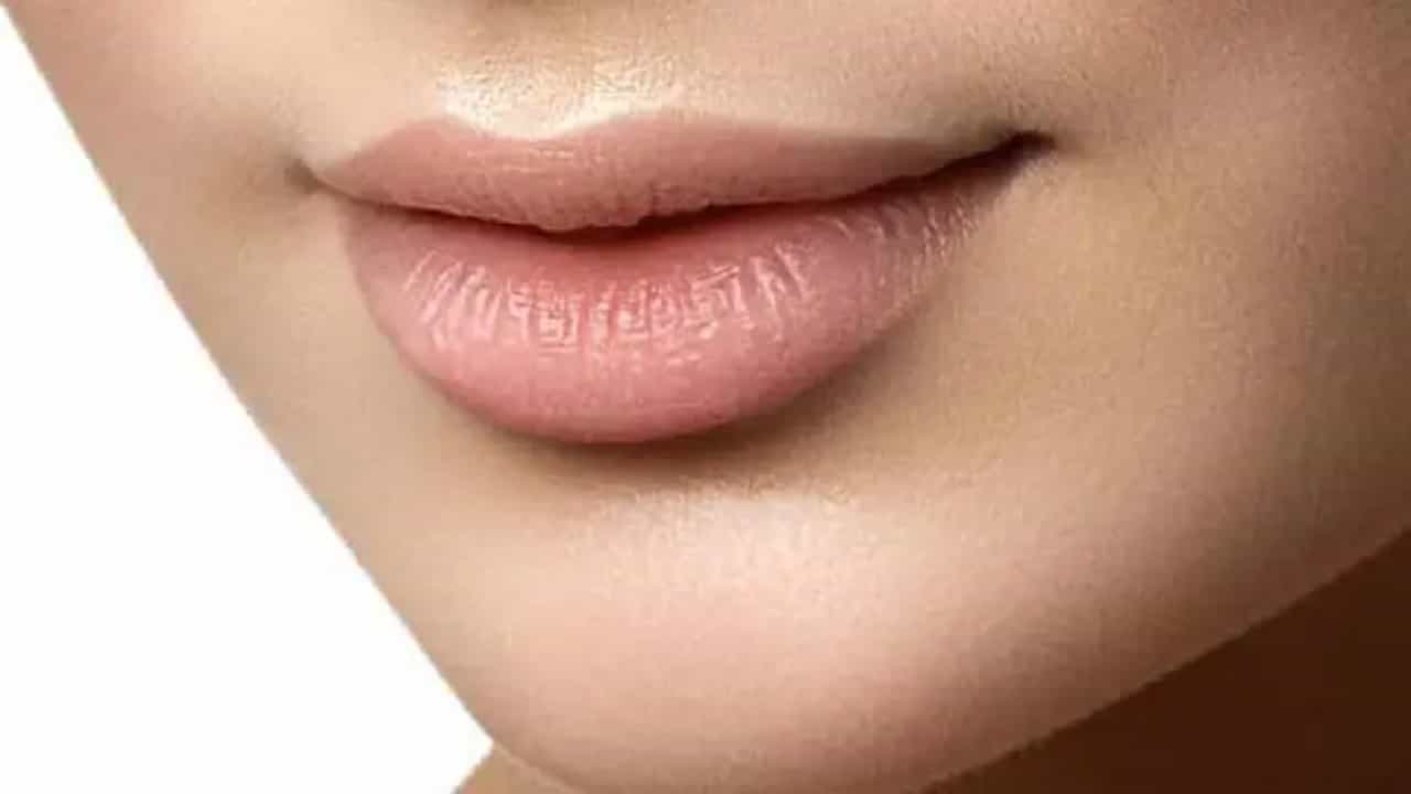 Winter Care Tips : हिवाळ्यात ओठ फाटण्याची समस्या दूर करण्यासाठी ‘हे’ घरगुती उपाय फायदेशीर!