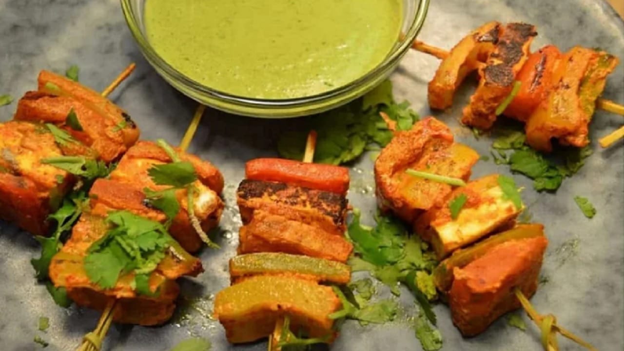 पनीरमधील प्रोटीन तुमच्या आरोग्यावर परिणाम करते. नाश्त्यामध्ये कच्चे पनीर खाल्ल्याने तुम्हाला दिवसभराची ऊर्जा मिळते.