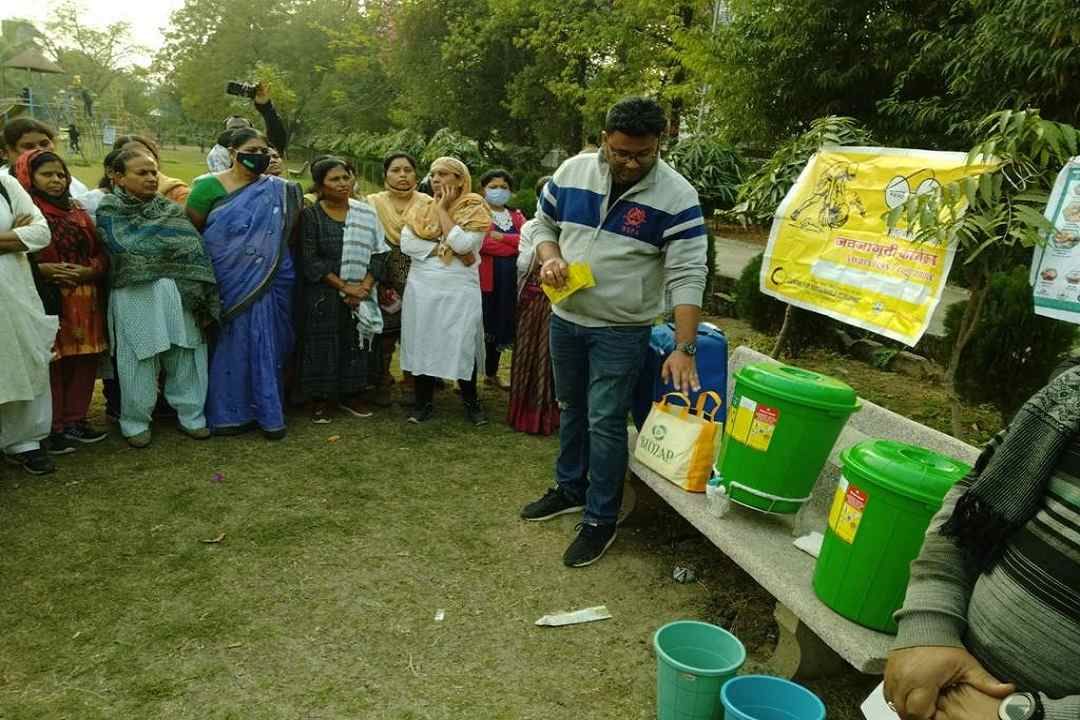Best from the Waste | घरातील कचऱ्यापासून खत निर्मिती; किचन गार्डनसाठी मनपातर्फे प्रोत्साहन Best from the Waste | घरातील कचऱ्यापासून खत निर्मिती; किचन गार्डनसाठी मनपातर्फे प्रोत्साहन