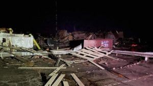Tornado : अमेरिकेच्या केंटकीमध्ये चक्रीवादळाचा कहर, आतापर्यंत ५० जणांचा मृत्यू?