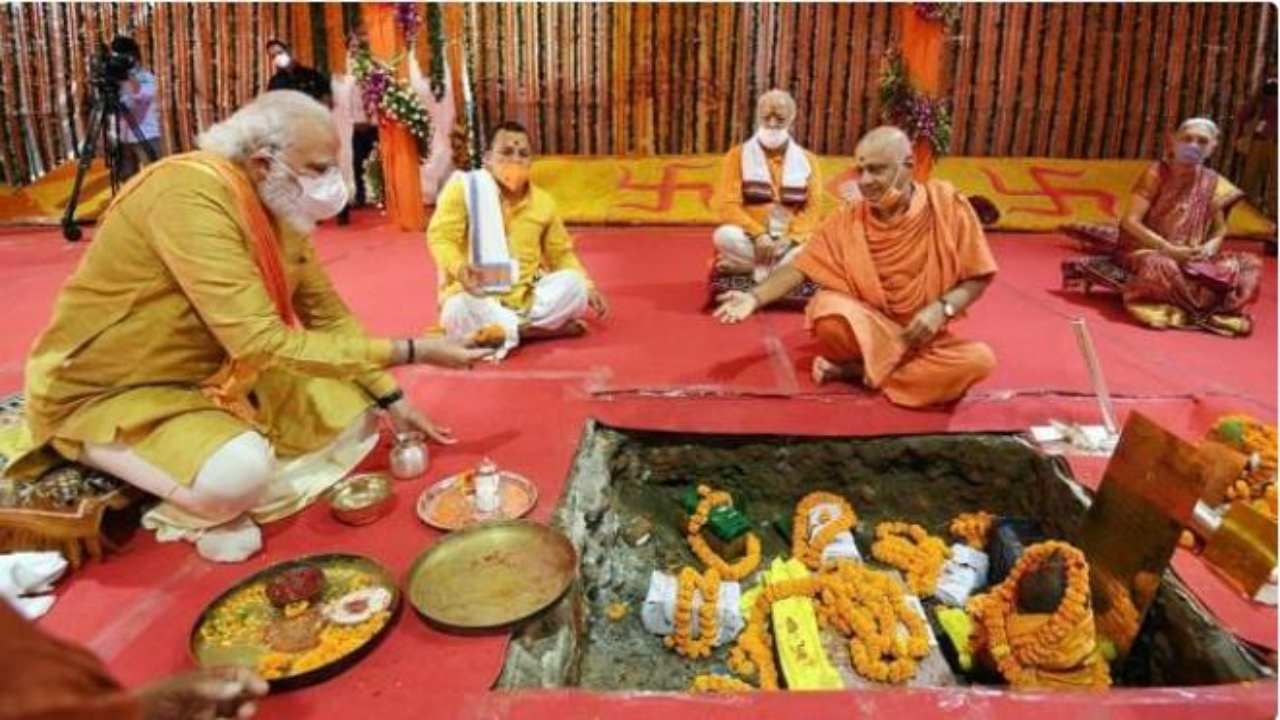 PM Narendra Modi : पंतप्रधान मोदी बनले हिंदूंच्या आस्थेचा चेहरा, कोणत्या मंदिरांच्या निर्माण कार्यात मोदींचं मोठं योगदान?