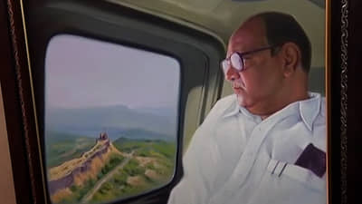 VIDEO: बालगंधर्वमध्ये शरद पवारांची चित्तरकथा...; चित्रप्रदर्शनाला पुणेकरांचा उदंड प्रतिसाद!