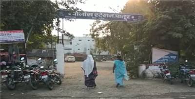 Akola Crime | मुलगी झाल्याने बायकोला माहेरी पाठवलं, पेट्रोल टाकून जिवंत जाळण्याचीही धमकी