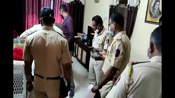 Kalyan Crime : पत्नी व मुलावर हल्ला करुन पित्याची आत्महत्या; नेमकं काय घडलं ज्याने कल्याण हादरलं, वाचा सविस्तर