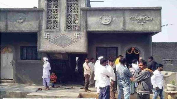 अख्खं गाव लुटण्याचा बेत, हातात काठ्या, 40 घरांच्या कड्या लावल्या, पैठणमधील वडजीत शेतकऱ्याला सात लाखांना लुटलं!