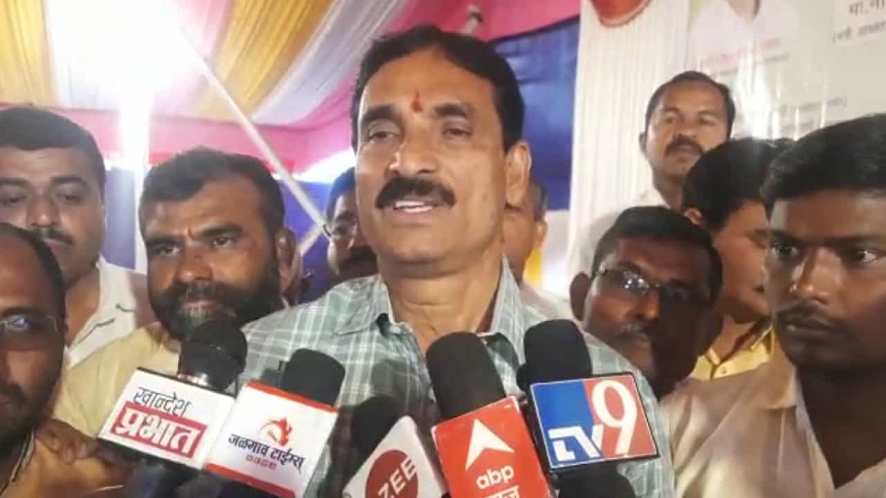 आता पैसा किती खर्च करतात, यावर इलेक्टिव मेरिट ठरतं, पोपटराव पवारांनी मांडलं निवडणुकांचं वास्तव