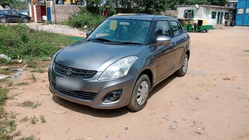 Maruti Swift Dzsire VDI या हॅचबॅक कारने कारप्रेमींच्या मनात घर केलं आहे. सेकंड हॅंड सेगमेंटमध्ये उपलब्ध असलेली ही कार 2.87 लाख रुपयांत मिळू शकते. ही फर्स्ट ओनर कार आहे. 2013 मधील हे मॉडेल असून ती 82907 किमी धावली आहे. हिचे इंजिन 1248 सीसीचं आहे. यामध्ये मॅन्युअल गिअर बॉक्स आहे. दिल्ली स्थित DL1C आरटीओमध्ये (RTO) ही कार रजिस्टर्ड आहे. 