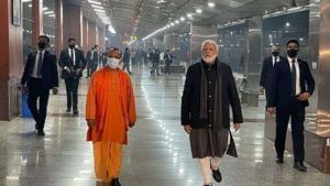 PM Modi in Varanasi | सकाळी गंगेत स्नान, मध्यरात्री वाराणसीतील मोठ्या विकासकामांची पाहणी, पंतप्रधान नरेंद्र मोदींचा 24x7दौरा