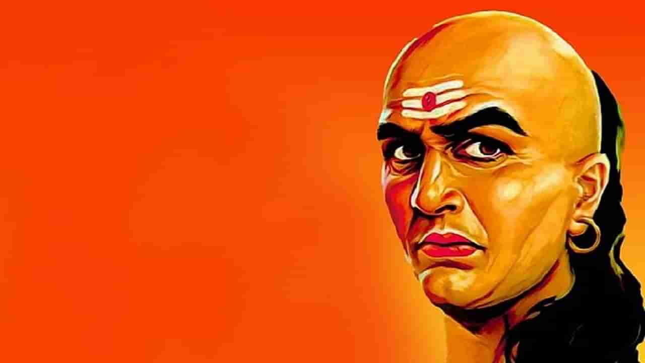 Chanakya Niti : लहान मुलांसमोर या 3 गोष्टी चुकूनही करु नका , नाहीतर ...