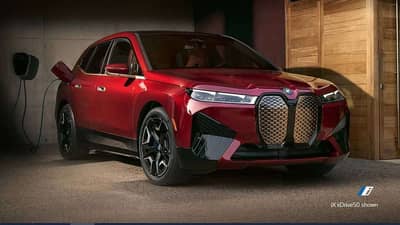 एका क्लिकवर कारचं रुप बदला, BMW रंग बदलणारी कार सादर करणार