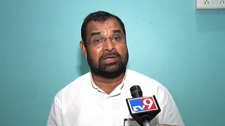 दोन दिवसात निर्णय द्या, अन्यथा एसटी कर्मचारी तीव्र आंदोलन करतील- सदाभाऊ खोत दोन दिवसात निर्णय द्या, अन्यथा एसटी कर्मचारी तीव्र आंदोलन करतील- सदाभाऊ खोत