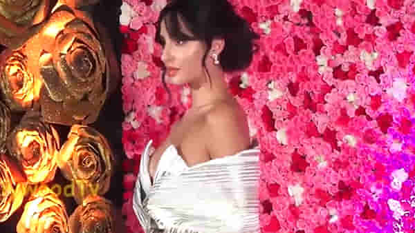 Video | नोरा फतेहीच्या ऑफ शोल्डर ड्रेसने घोटाळाच केला! थेट कॅमेरासमोरच अभिनेत्री करू लागली असं काही की...