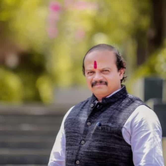 जब हम दो साथ खडे, तो सबसे बडे मनसे नगरसेवक वसंत मोरेंचे ट्विट होतेय व्हायरल