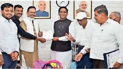 Nashik| गोदावरी एक्स्प्रेस, इंटरसिटी रेल्वेगाड्या सुरू करा; खासदार गोडसे यांची मंत्री दानवे यांच्याकडे मागणी