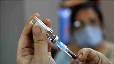 ओमिक्रॉनच्या पार्श्वभूमीवर नाशिकमध्ये प्रतिबंध अधिक कडक, लसीकरण न झालेल्यांना सार्वजनिक ठिकाणी जाण्यास मज्जाव