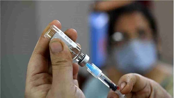 ओमिक्रॉनच्या पार्श्वभूमीवर नाशिकमध्ये प्रतिबंध अधिक कडक, लसीकरण न झालेल्यांना सार्वजनिक ठिकाणी जाण्यास मज्जाव