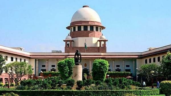Supreme Court : भारताची हिंदी ही राष्ट्रभाषा आहे का? सर्वोच्च न्यायालयात याचिका दाखल