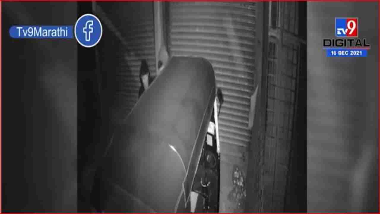 Video| भिवंडीत घराच्या समोर पार्क केलेली रिक्षा चोरीला, घटना सीसीटीव्हीत कैद