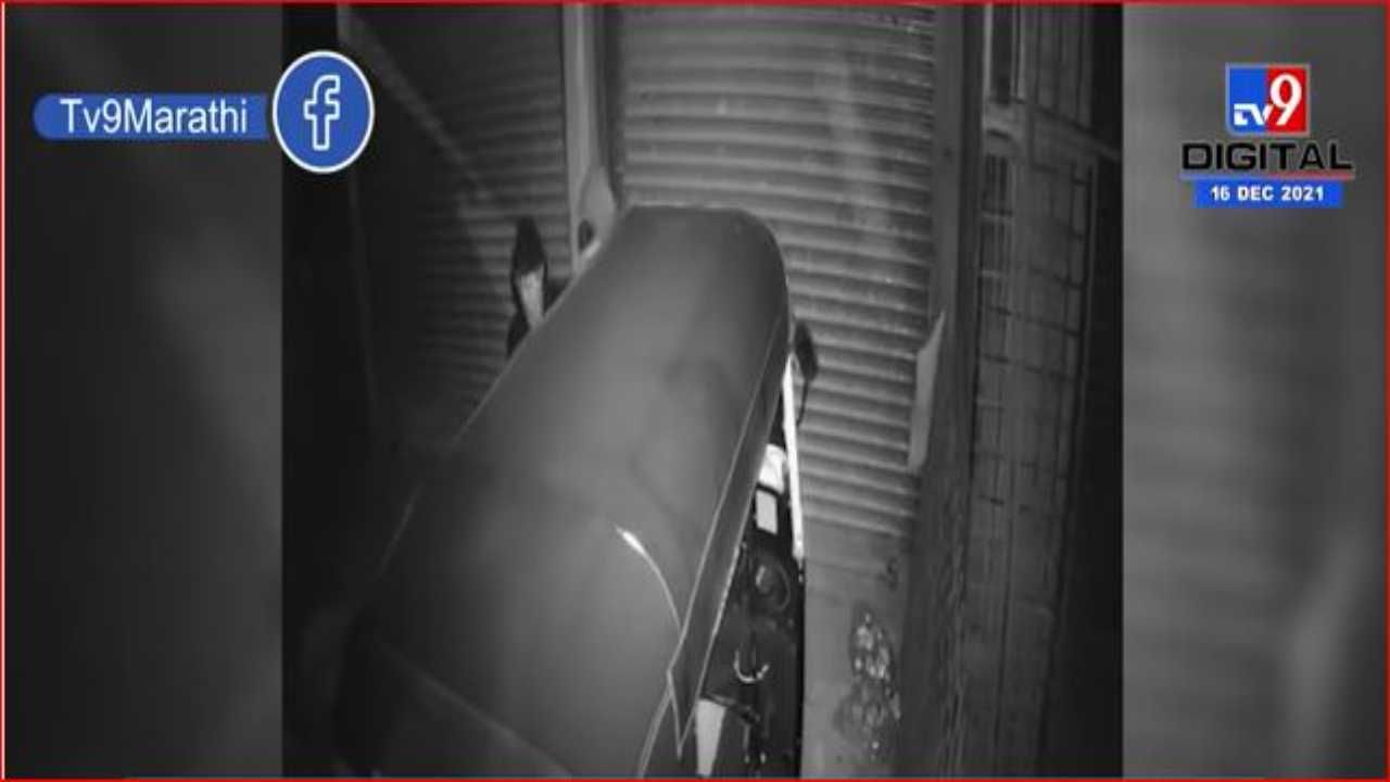 Video| भिवंडीत घराच्या समोर पार्क केलेली रिक्षा चोरीला, घटना सीसीटीव्हीत कैद