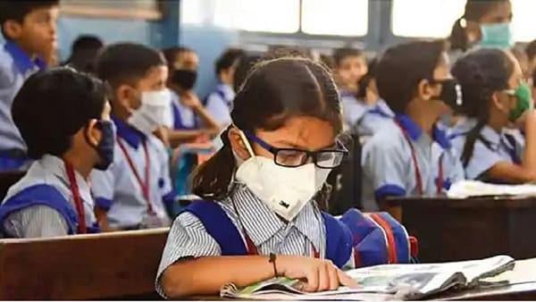 Ambernath School | शाळा सुरू आल्या, पण लहानग्यांचं लसीकरण कधी? अंबरनाथमधील पालकांचा सरकारला उद्विग्न सवाल