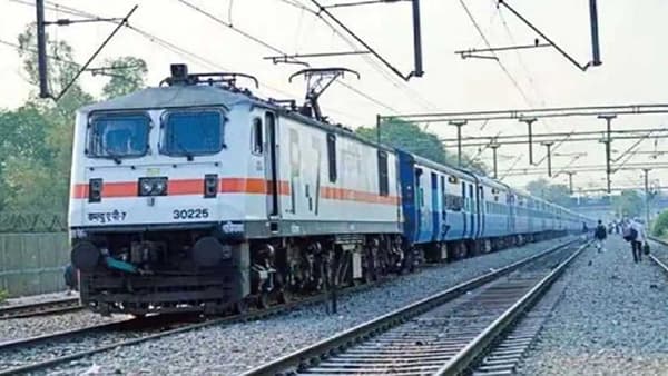 कोकण रेल्वे मार्गावर धावणार ख्रिसमस स्पेशल ट्रेन; प्रवाशांना मोठा दिलासा