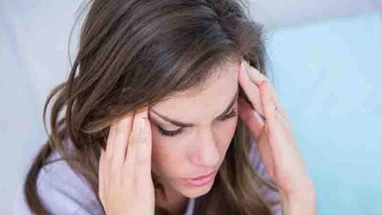 डोकेदुखी आणि मायग्रेन यामध्ये नेमका काय असतो फरक? थंडीच्या दिवसात तुम्हाला सुद्धा डोकेदुखी त्रास देत असेल तर हे आहे त्यामागील कारण!!
