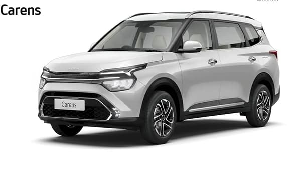 Kia Carens ही कार गुरुवारी जागतिक प्रीमियरद्वारे बाजारात दाखल झाली आहे आणि ही कार भारतात देखील उपलब्ध असेल. Kia Seltos, Kia Carnival आणि Kia Sonet नंतर Kia ची भारतातील ही चौथी कार आहे. या कारच्या मदतीने किआला भारतातल्या अशा घरांमध्ये प्रवेश करायचा आहे ज्यांचे कुटुंब मोठे आहे आणि त्यांना एसयूव्ही कार खरेदी करायची आहे.