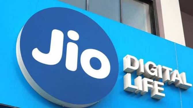आता रिलायन्स जिओ देणार अॅमेझॉनला टक्कर; व्हॉट्सअॅप सोबत करार