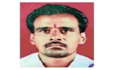 पोरी, तुझा बाप कर्जबाजारी झालाय, गळफास घेतोय, लवकर मातीला ये.. म्हणत त्यानं जीव संपवला...