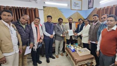 भाषिक अल्पसंख्याक कार्यालय मुंबईत स्थलांतरीत होणार?, केंद्रीय मंत्री नकवींना शिवसेना खासदार भेटले