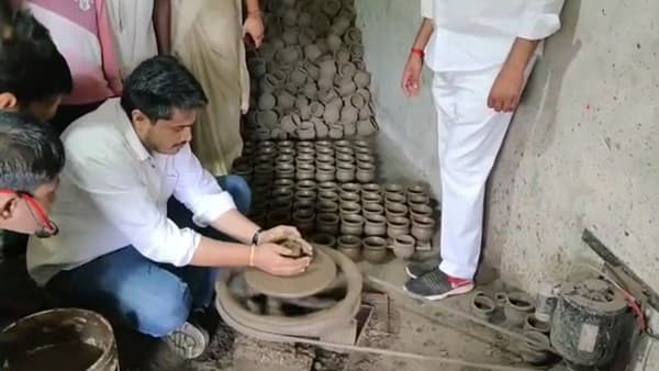 कर्जत नगरपंचायत निवडणुकीच्या रणधुमाळीला सुरुवात, रोहित पवारांचा हटके प्रचार