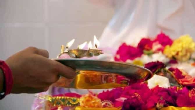 पूजा करताना तुम्हीही करत आहात ही चूक, जाणून घ्या 5 महत्त्वाचे नियम...