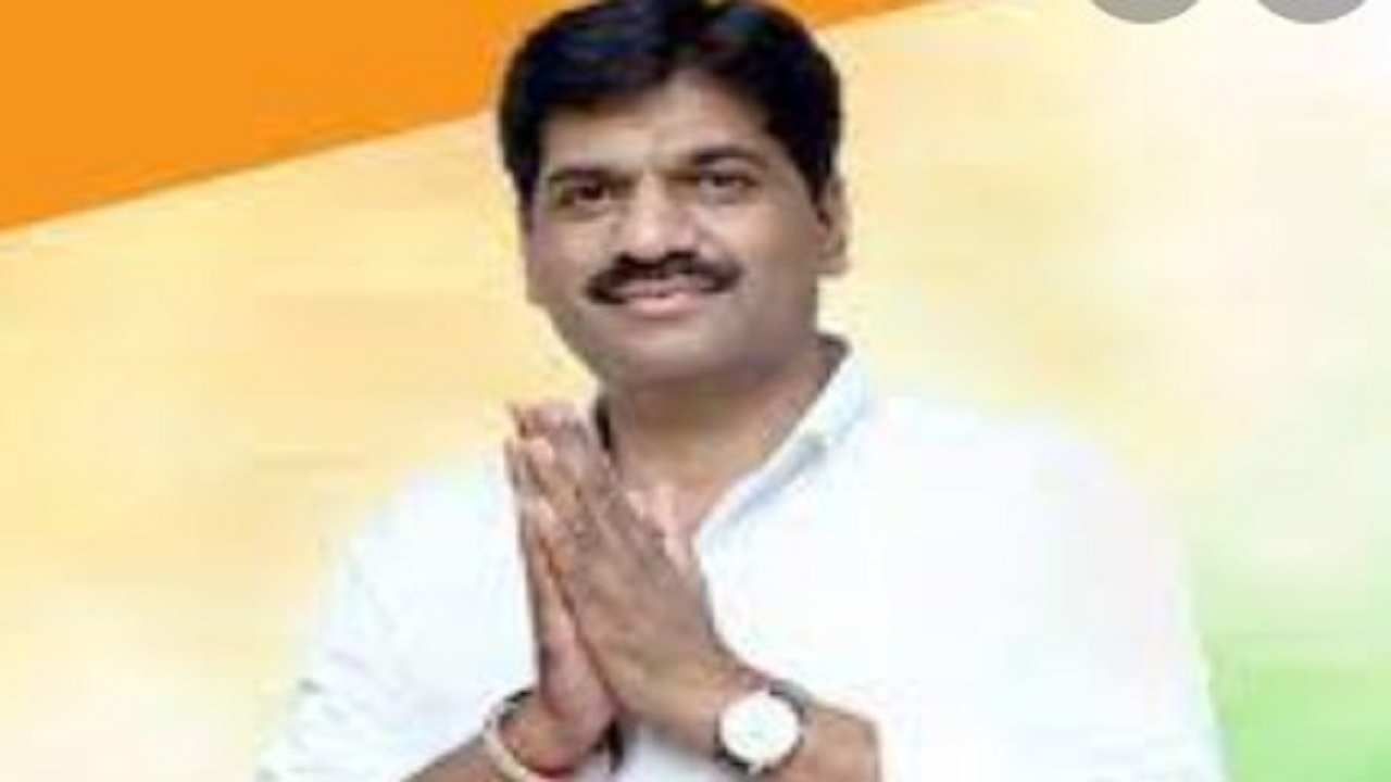 MLC election | राष्ट्रवादी-काँग्रेसमध्ये जुंपली, महाविकास आघाडीची मतं कशी फुटली? MLC election | राष्ट्रवादी-काँग्रेसमध्ये जुंपली, महाविकास आघाडीची मतं कशी फुटली?