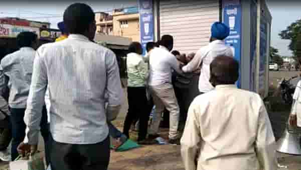 Video : आरओ वॉटर प्लांटवरून भाजपा-काँग्रेस कार्यकर्ते भिडले, तळेगावातील प्रकार