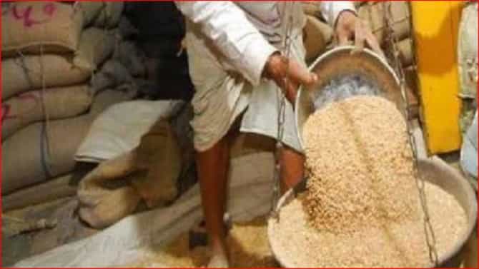 स्वस्त धान्याचा काळा बाजार; मुंबईत गोदामावर छापा, 25 लाखांचा धान्यसाठा जप्त