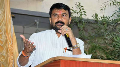 उद्धव ठाकरे मुख्यमंत्री नसते तर तुम्ही कुठे असता?, शिवसेनेच्या खासदाराचा अशोक चव्हाणांना सवाल