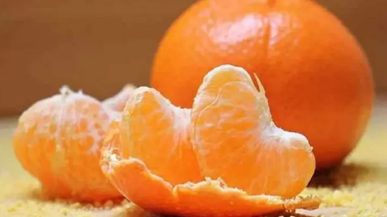 संत्री हे फळ हिवाळ्यात भरपूर असतात. यामध्ये व्हिटॅमिन सी आणि अँटी-ऑक्सिडंट्स असतात. जे रोगप्रतिकारक शक्ती वाढवण्यास आणि शरीराला पोषण प्रदान करण्यास मदत करतात.