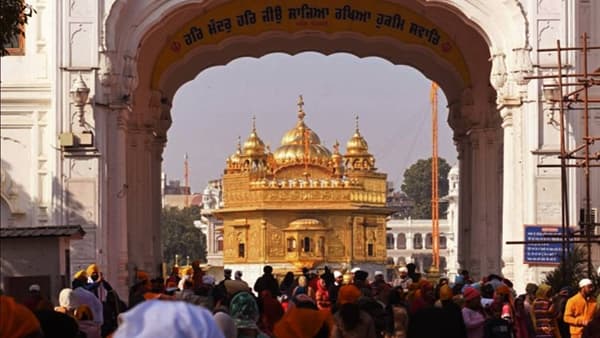 Golden Temple | पावित्र्य भंग केल्याचं प्रकरण! गोल्डन टेम्पलनंतर आता इथंही संशयिताला इतकं मारलं की तो मेलाच