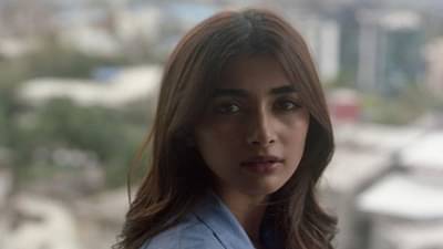 Pooja Hegde : पूजा हेगडेची हॉट झलक, बिकिनीची किंमत ऐकून व्हाल आश्चर्यचकीत!